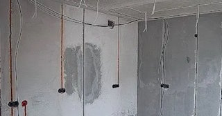 Прокладка кабеля в штробе в Туймазах – расценки от 212 руб - ЭлектроТмз
